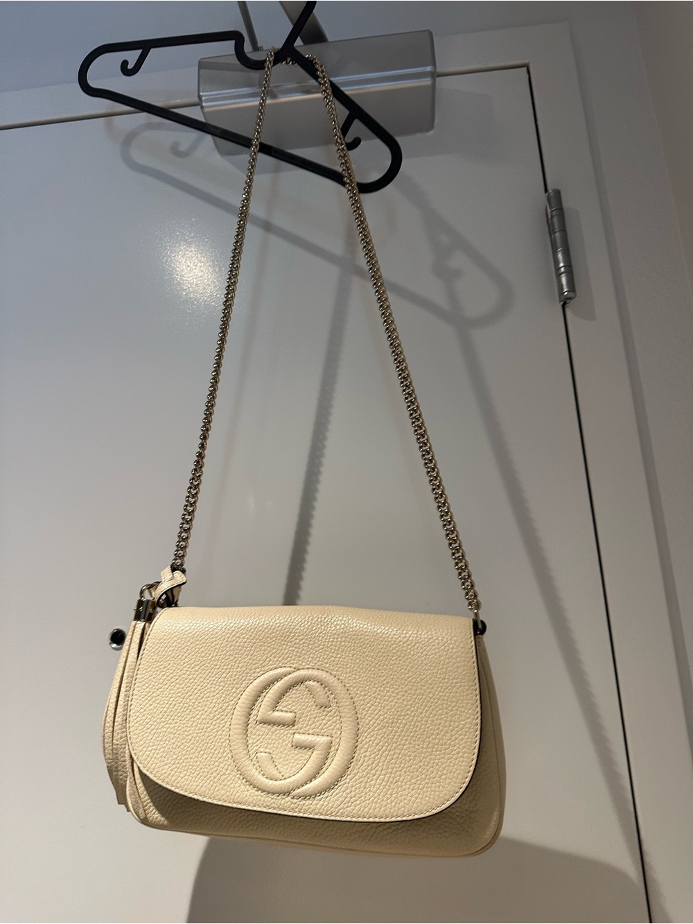 Gucci Cream Leather Shoulder Bag with Gold Chain